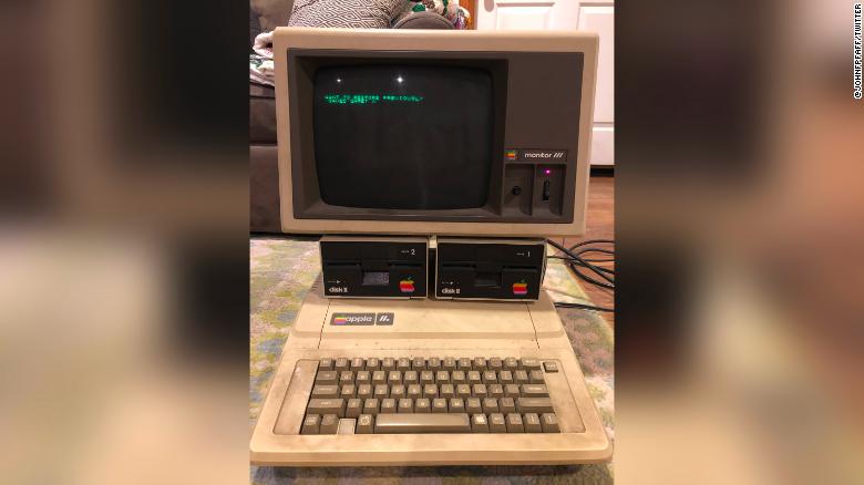 Man finds 30 year old Apple PC still in working order