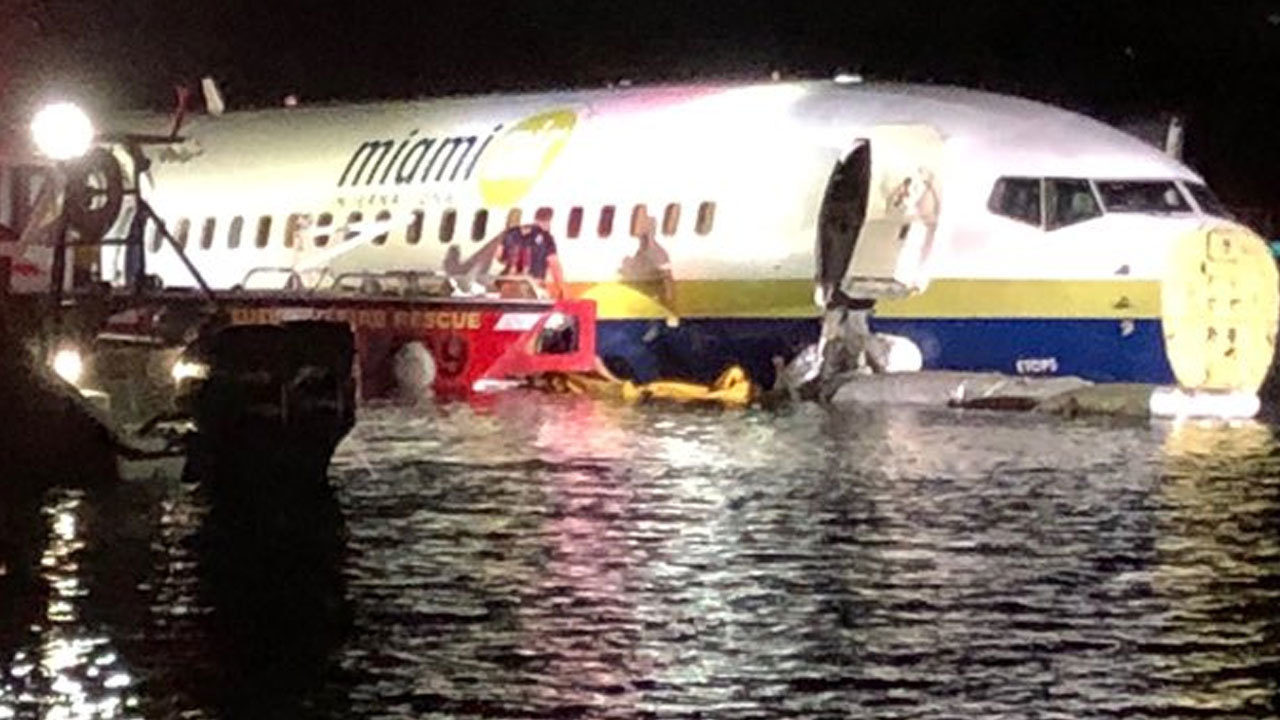 Boeing 737 Plane With 143 On Board Slides Into St. Johns River In Jacksonville