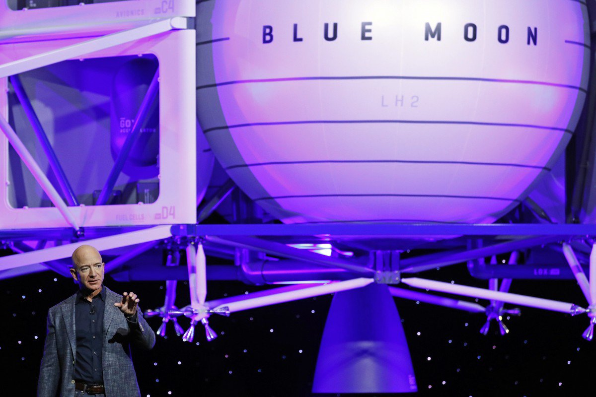 Elon Musk Just Couldn’t Remain Silent Regarding Jeff Bezos’ Moon Lander